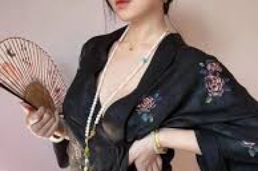 不到24小时娱乐圈又出三大八卦顶流小花、男星带女儿见情人