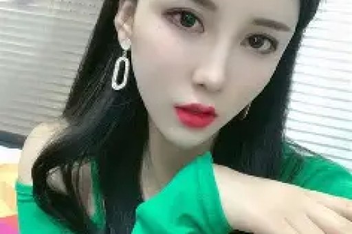 曝4瓜！湖南台女主持爱买高仿、体重反弹、怀四胎沈腾令人意外