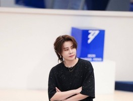 娱乐圈连环爆瓜！王濛暴瘦撞脸鹿晗傅首尔回应容貌攻击顶流复合传闻再起家暴录音触目惊心新剧遭恶意刷分屏摄引争议道歉